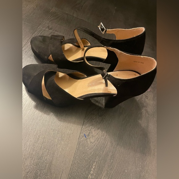 Size 9 black platform heels from Chinese Laundry in excellent condition! - Picture 3 of 5